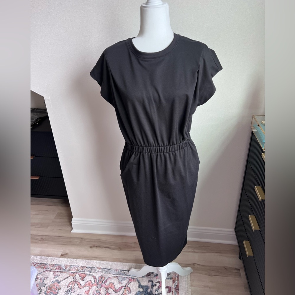 VICI short sleeve black midi dress